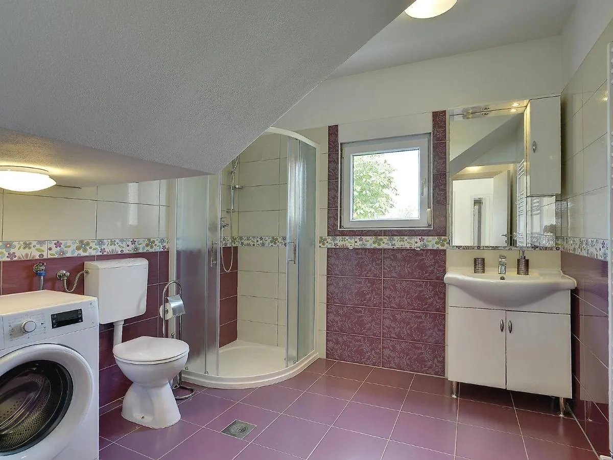 Family Villa With Swimming Pool Pula