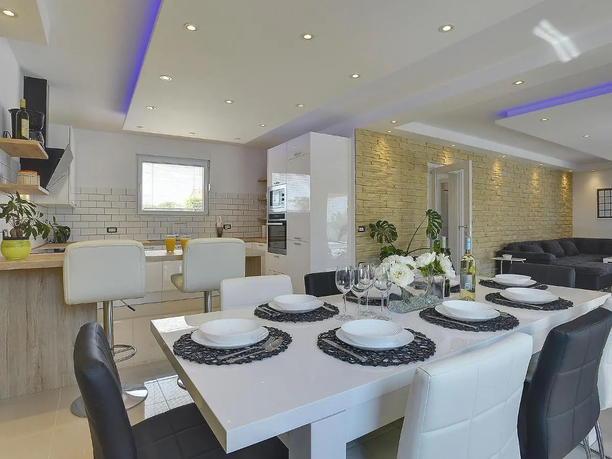 Family Villa With Swimming Pool Pula Croatia