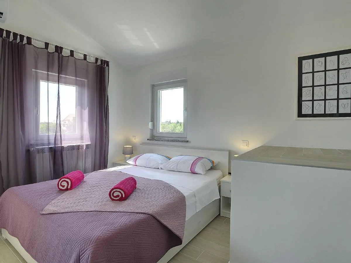 Family Villa With Swimming Pool Pula 0*,